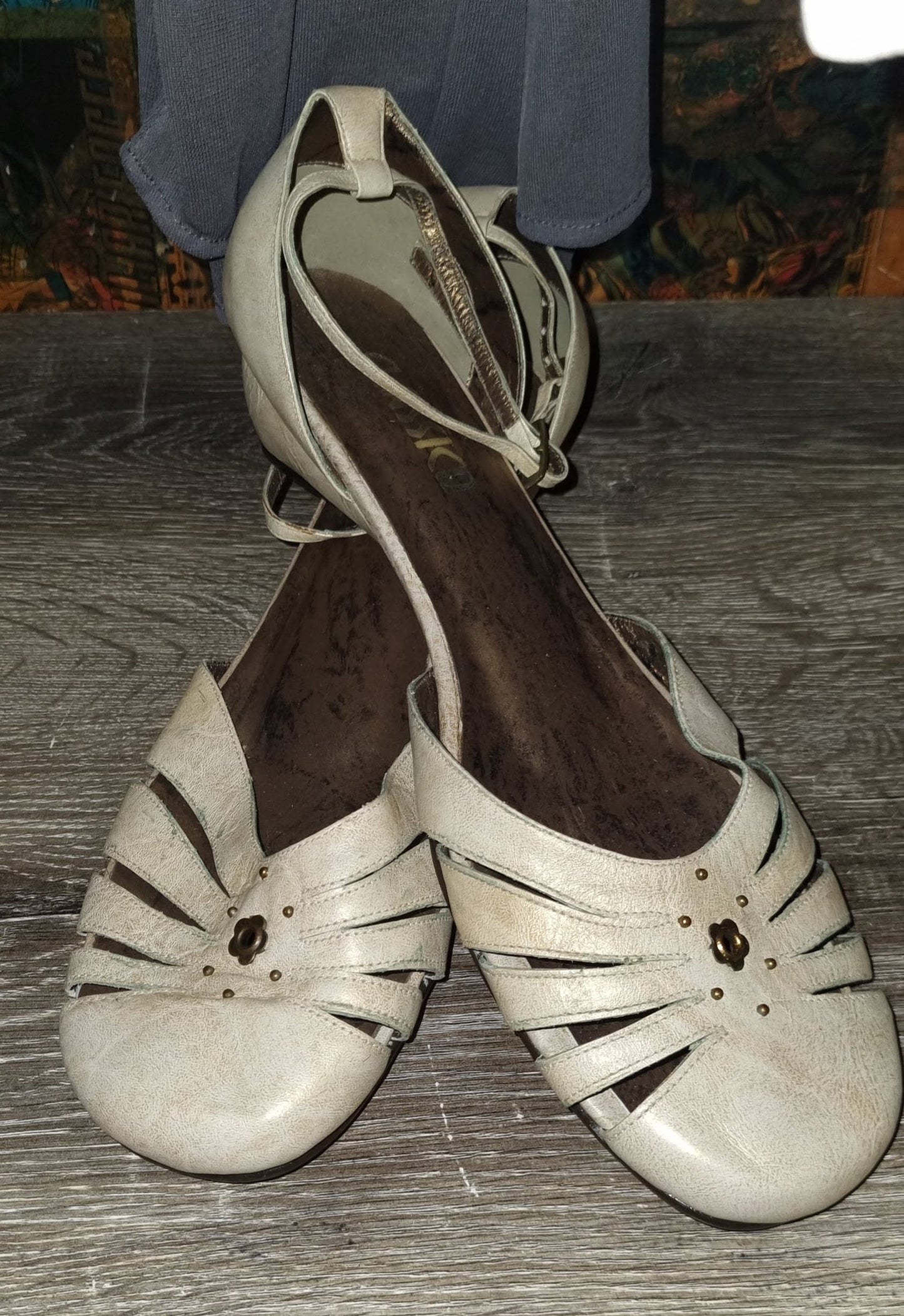 Scalloped ankle strap flats (EU39)