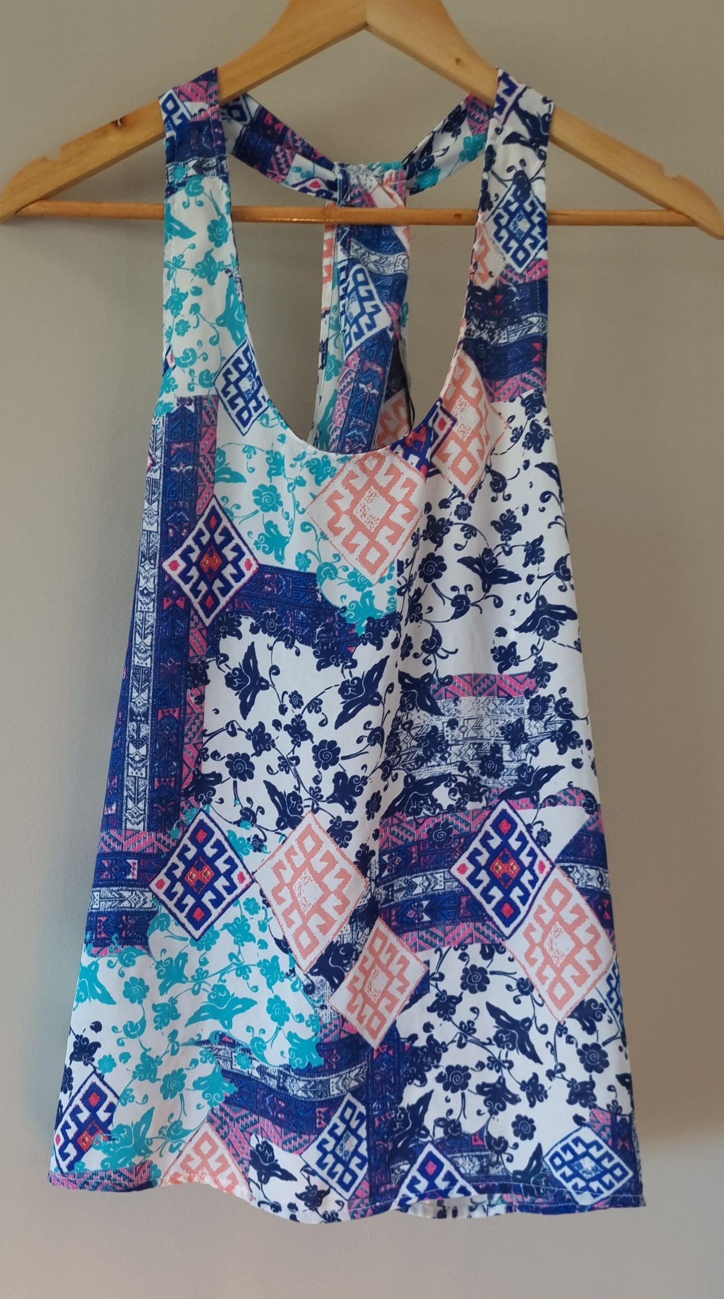 Twist back singlet (Size 12)