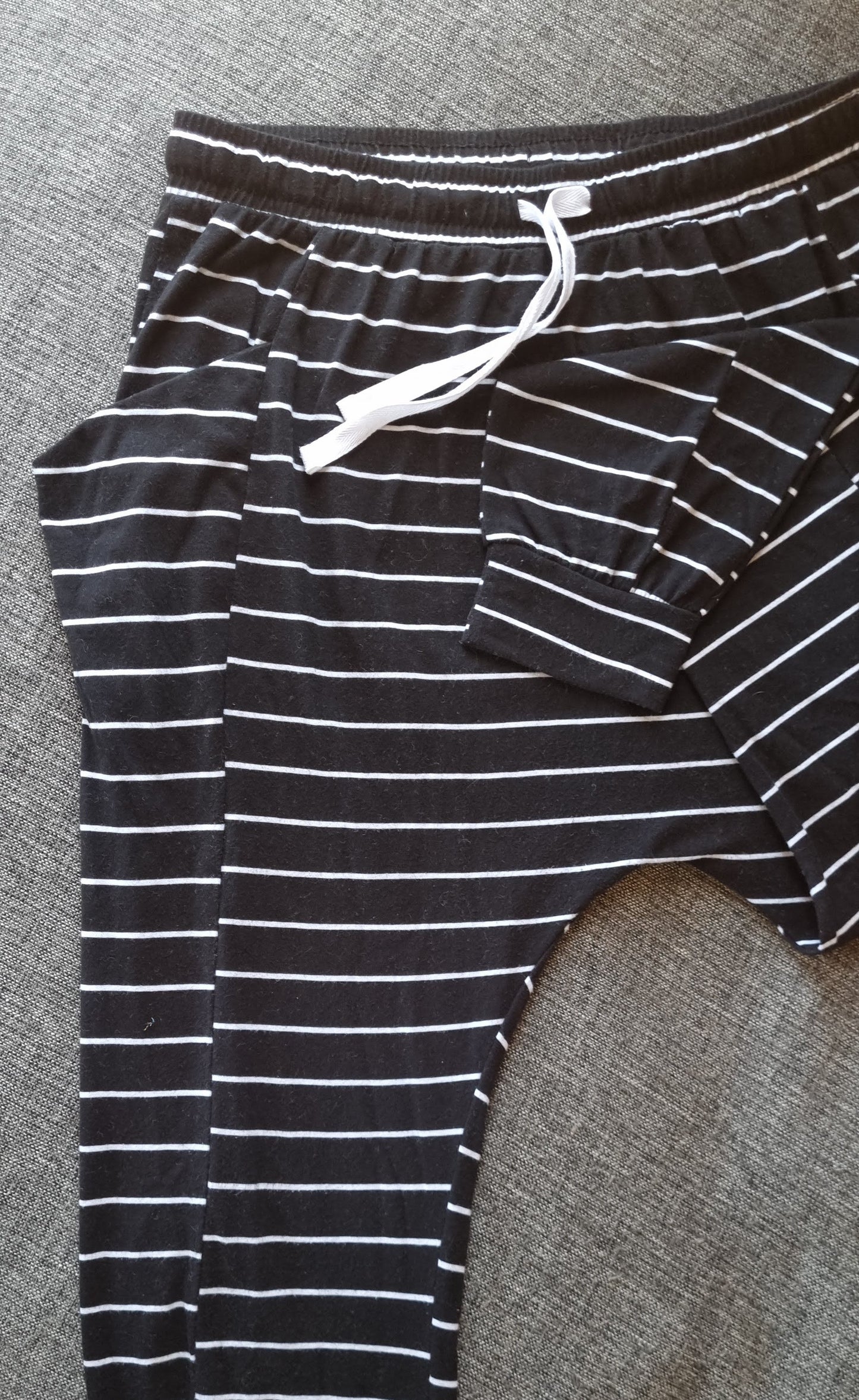 Relaxed fit Joggers (Size M)