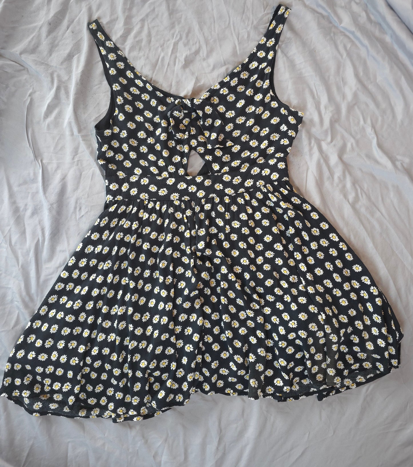 Daisy peep-hole dress